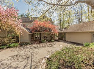4765 Som Center Rd, Moreland Hills, OH 44022