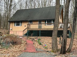 802 Cedar Ct, Hawley, PA 18428