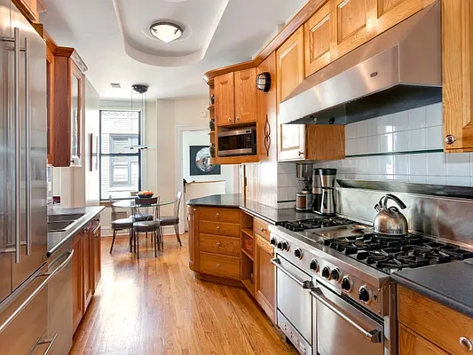 Sold by Sotheby's International Realty | media 18