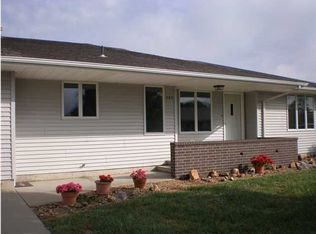 302 Rosewood Ct, Hesston, KS 67062