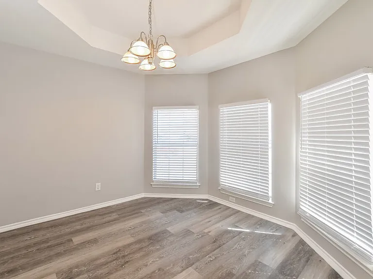 717 Rockett Ln — Photo 5