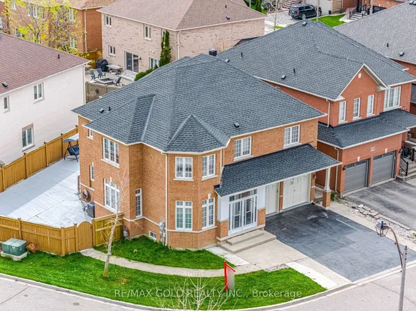 29 Laurentide Cres, Brampton, ON L6P 1Y3