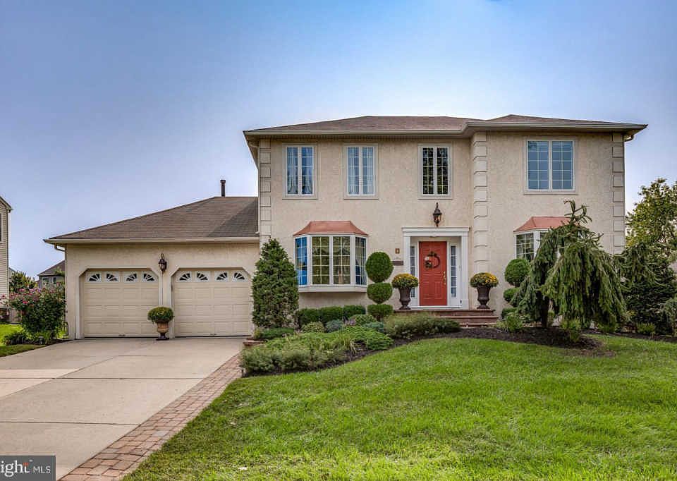 1st image of 8 Country Squire Ln
