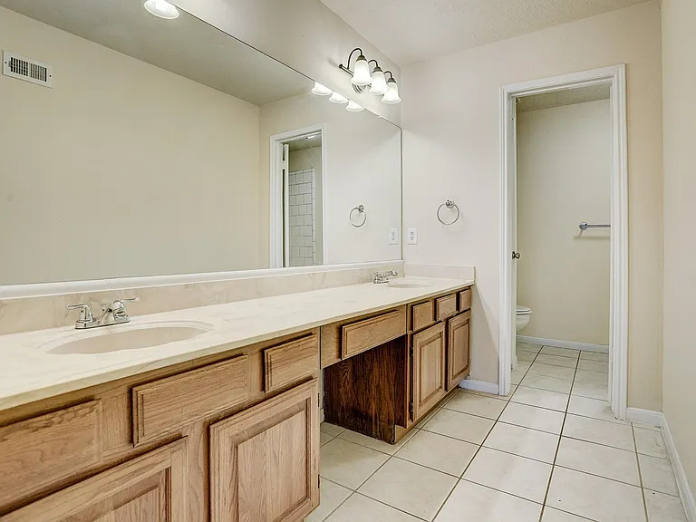 1538 Ainsdale Dr — Photo 13