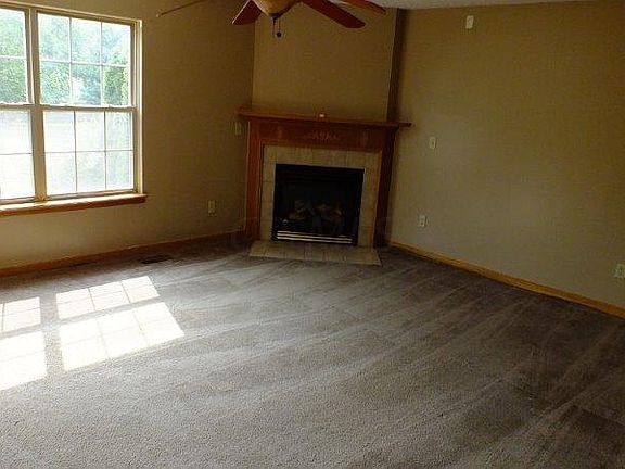 3rd image of 6728 Estate View Dr N