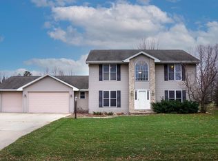 W5919 Sweet Clover Dr, APPLETON, WI 54915