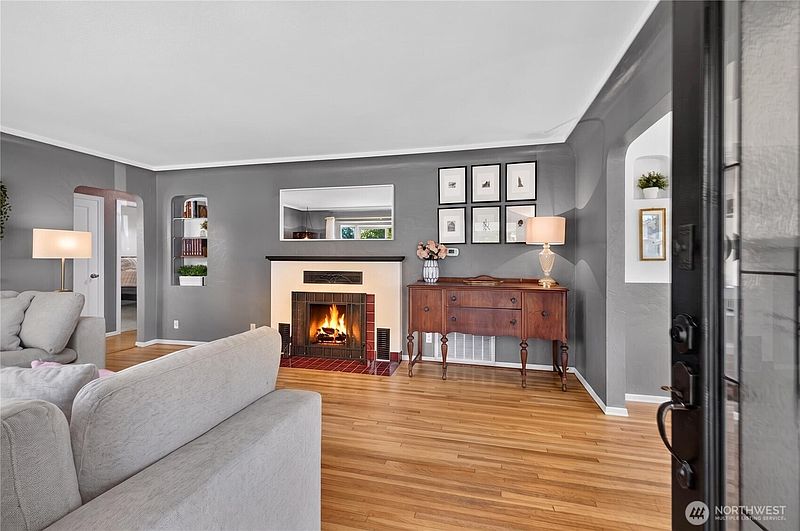 2nd image of 607 14th Street SW
