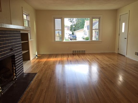 3rd image of 921 Sherman Ave