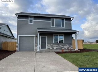 11208 Blueberry Loop NE, Donald, OR 97020