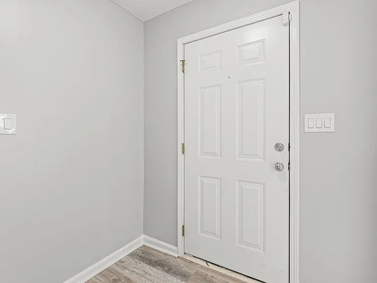 8066 Woodlake Dr — Photo 6