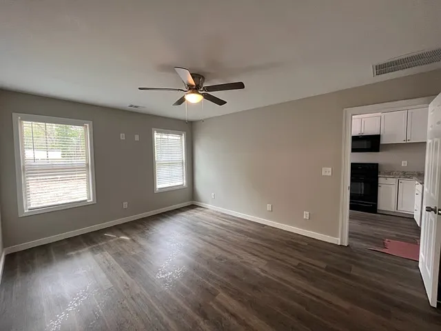 324 Adams St — Photo 15