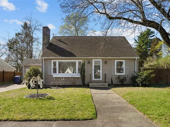 46 Marquette Dr, Warwick, RI 02888