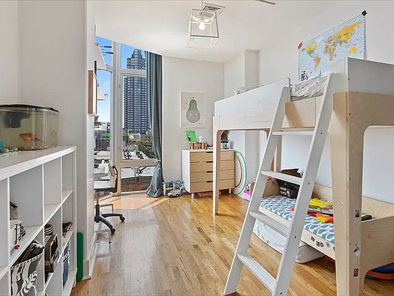 5th image of 200 Franklin St #4B