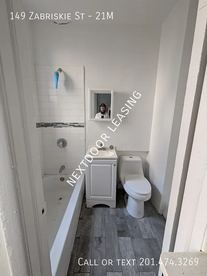 149 Zabriskie St — Photo 4