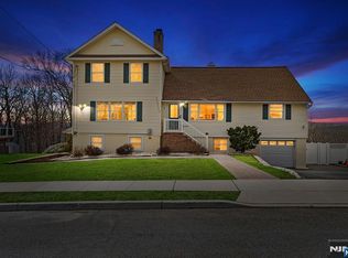 50 Hilltop Ter, Bloomingdale, NJ 07403