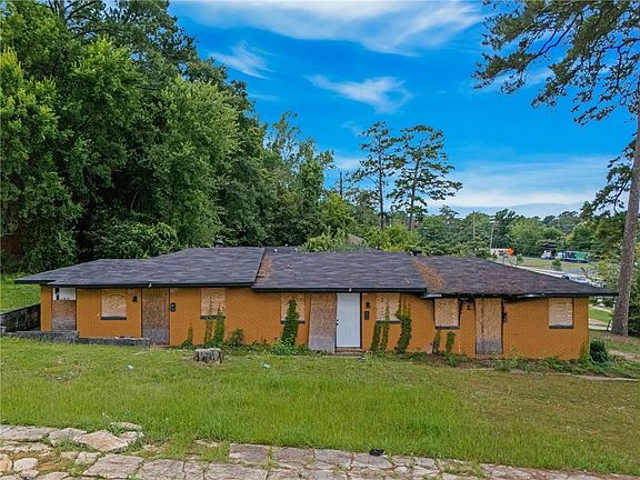 4th image of 2330 Fort Benning Rd