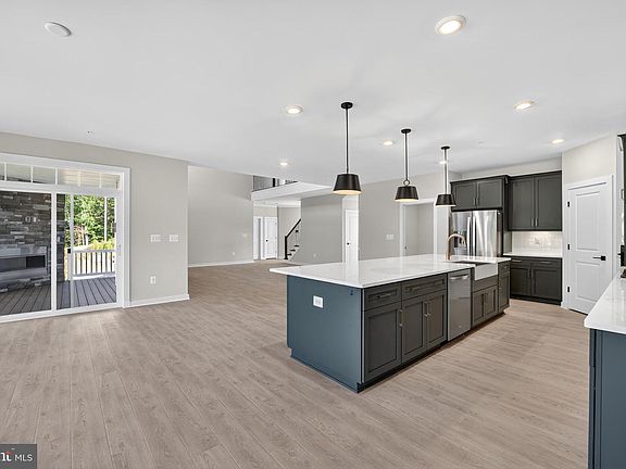 3rd image of 15901 Hyde Park Pl