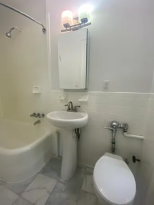 Rented by City Connections Realty | media 9