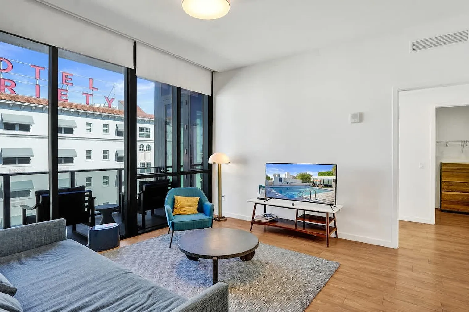 2 bed, 2.0 bath, $6,129 — Photo 3