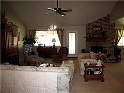 4th image of 807 Portland Ct