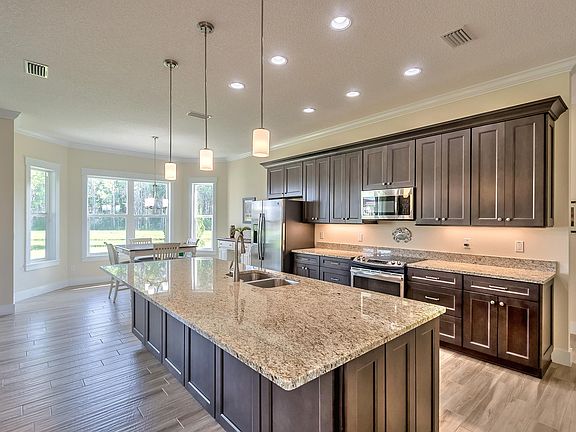 3rd image of 3209 Medici Blvd
