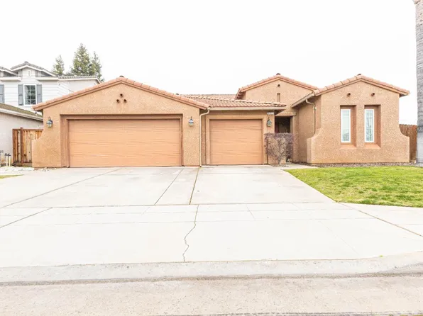 932 Carson Ave, Clovis, CA 93611