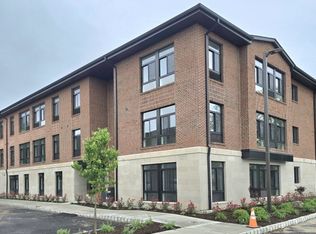 135 Fairfield Rd #205, Fairfield, NJ 07004