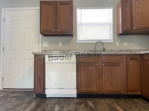 5th image of 111-115 E Pearl St #111