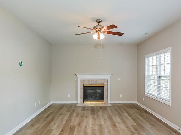 5th image of 4005 Iverson St
