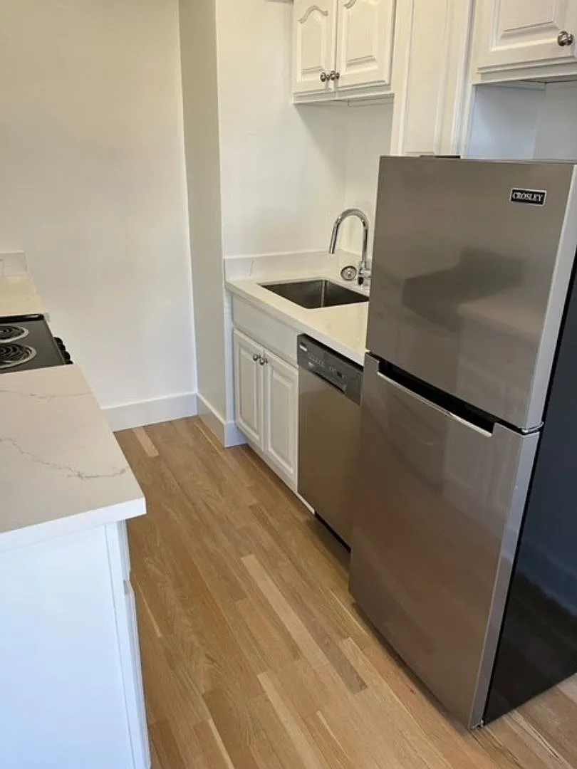 701 Pine St — Photo 3