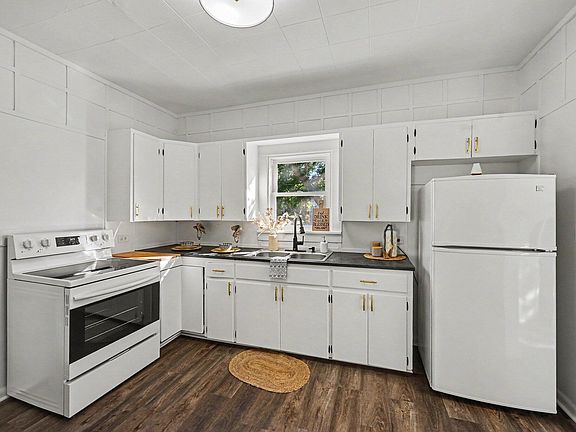 4th image of 411 Augusta Dr