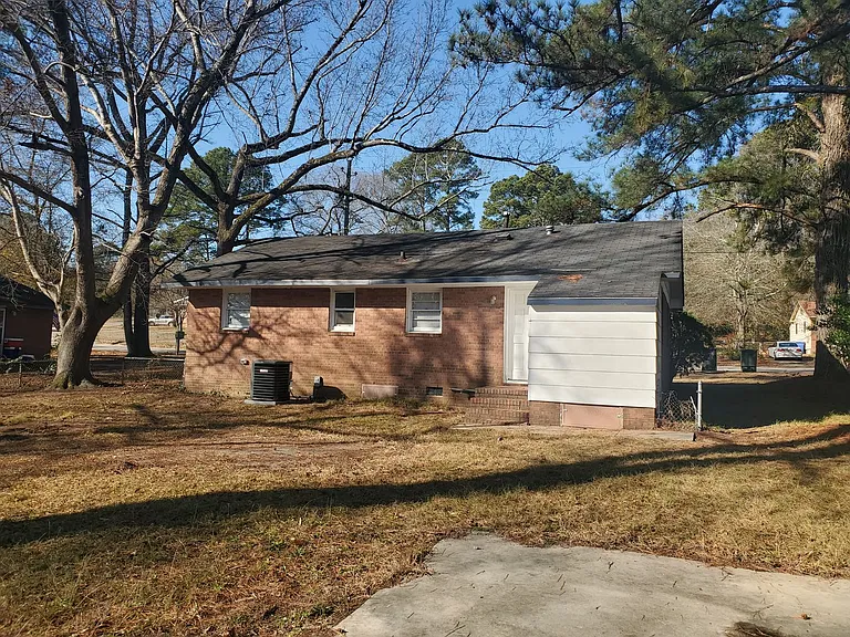 1606 Gibson St — Photo 9