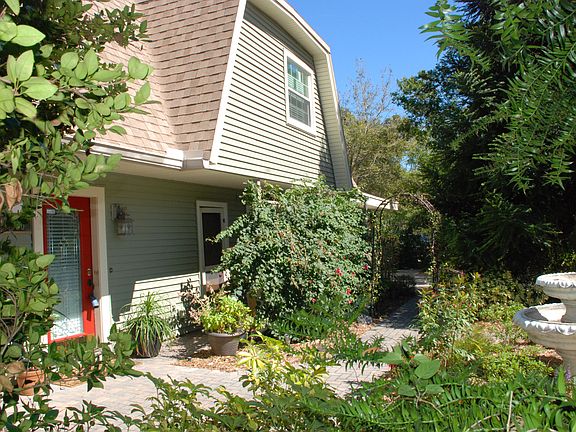 4th image of 520 Live Oak St