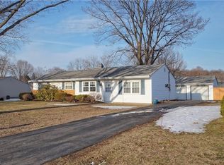 6745 Canterbury Dr, Madison, OH 44057