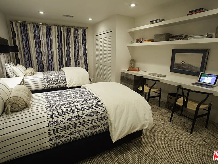 1409 Lachman Ln — Photo 35