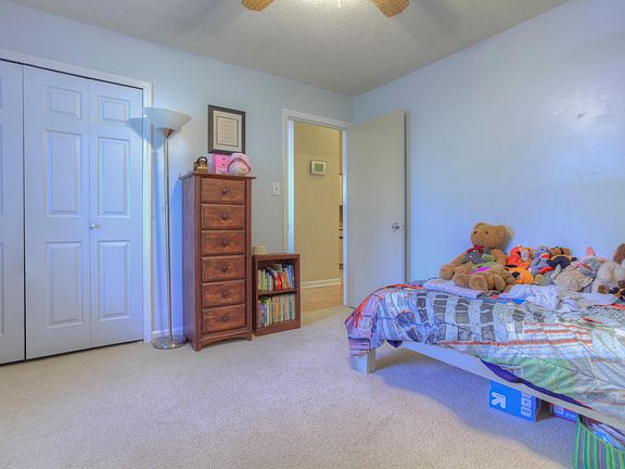 2nd image of 600 Idlewood Ln APT B