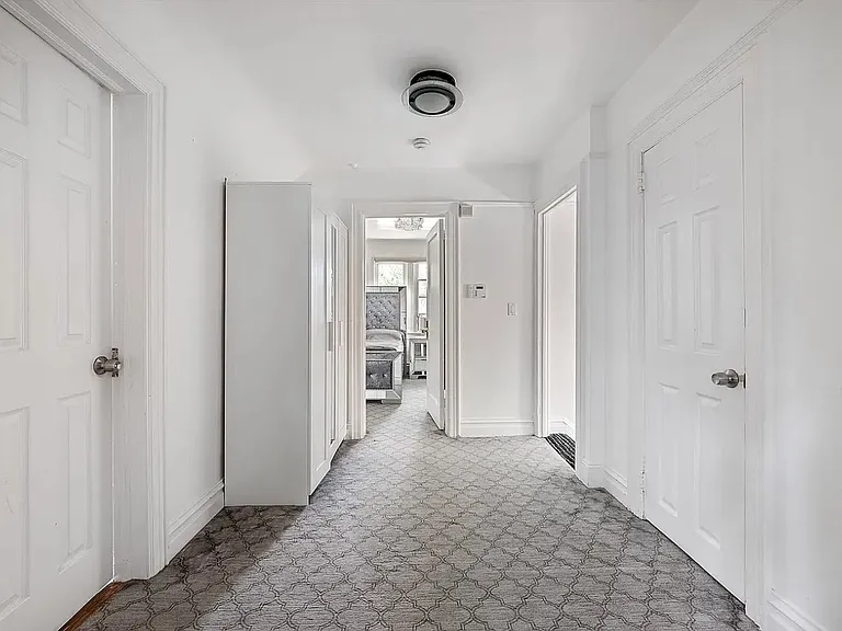 16711 81st Ave — Photo 3