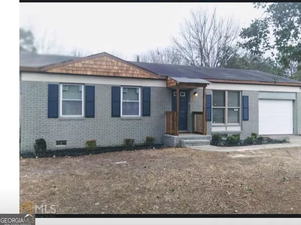 2824 Village Green Dr, Macon, GA 31206