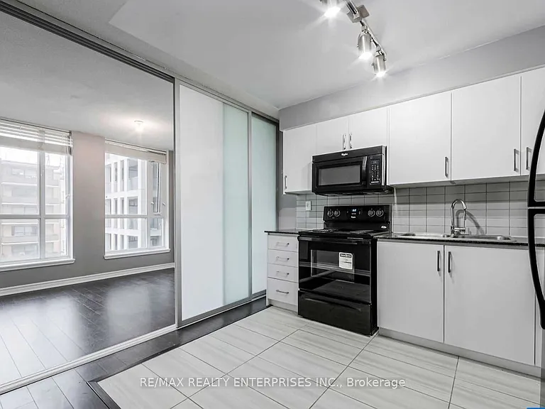 80 Esther Lorrie Dr #522 — Photo 5
