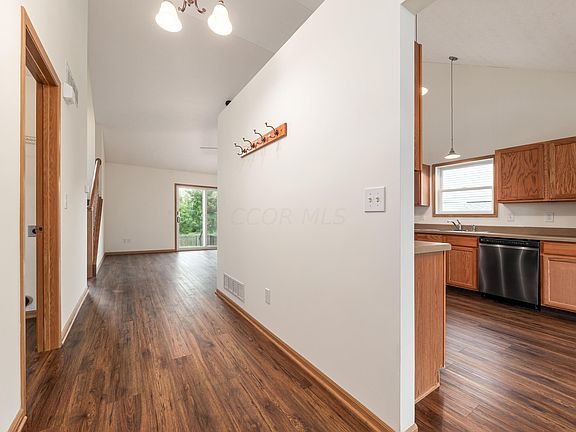 4th image of 374 Hobart St