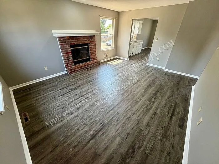 2 bed, 1.0 bath, 1051 sqft, $1,095 — Photo 3