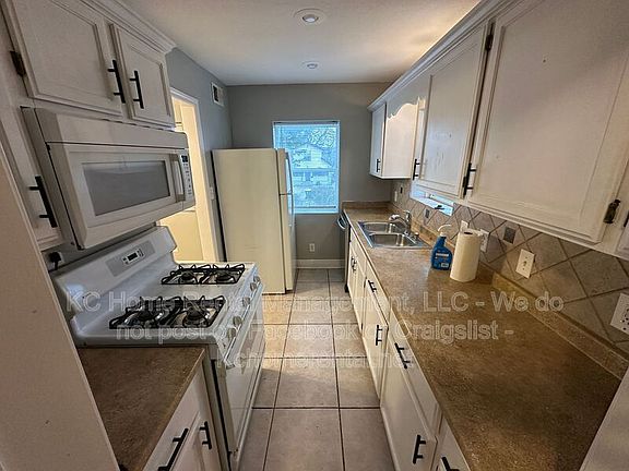 5th image of 4343 Myrtle Ave