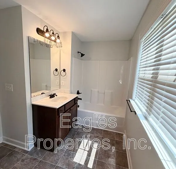 215 Ingram Fields Dr — Photo 10