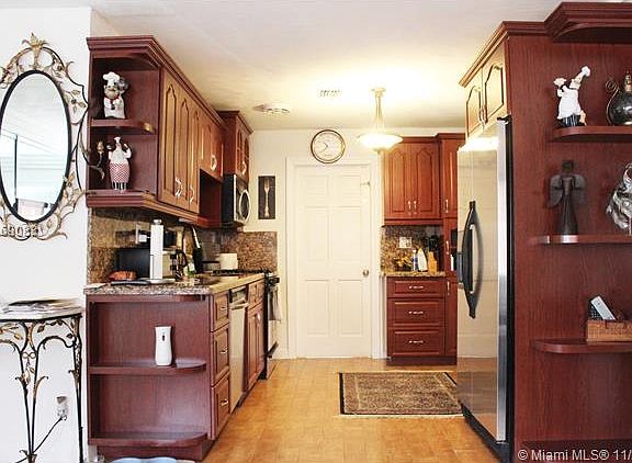 5th image of 2931 NE 10th Ave