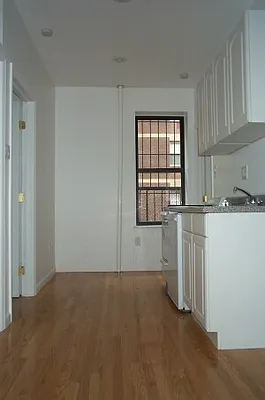 Rented by Tower Brokerage | media 16