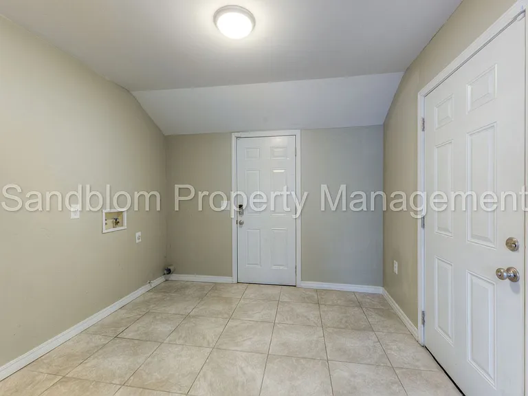 3803 E 36th St S — Photo 20