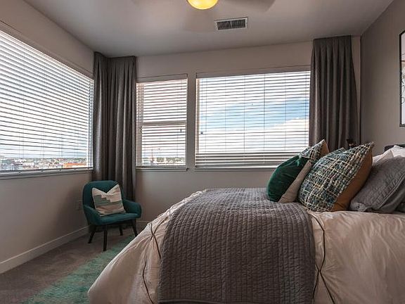 5th image of 2601 Blake St #517