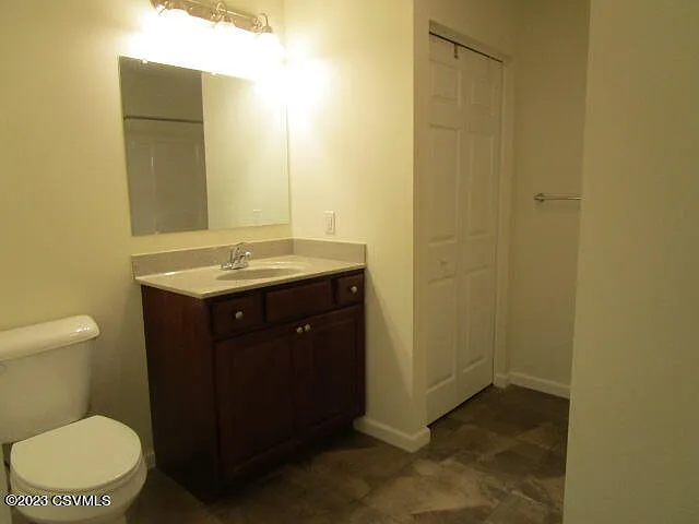 820 Baker St — Photo 28