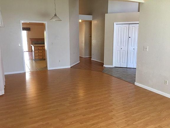 3rd image of 5864 Montauban Ave