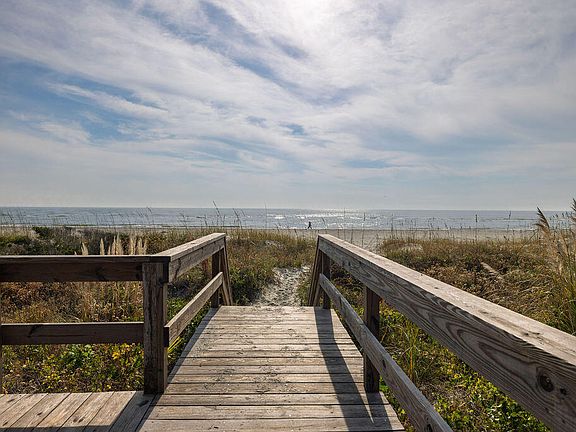 4th image of 17 Beach Club Villas Ct